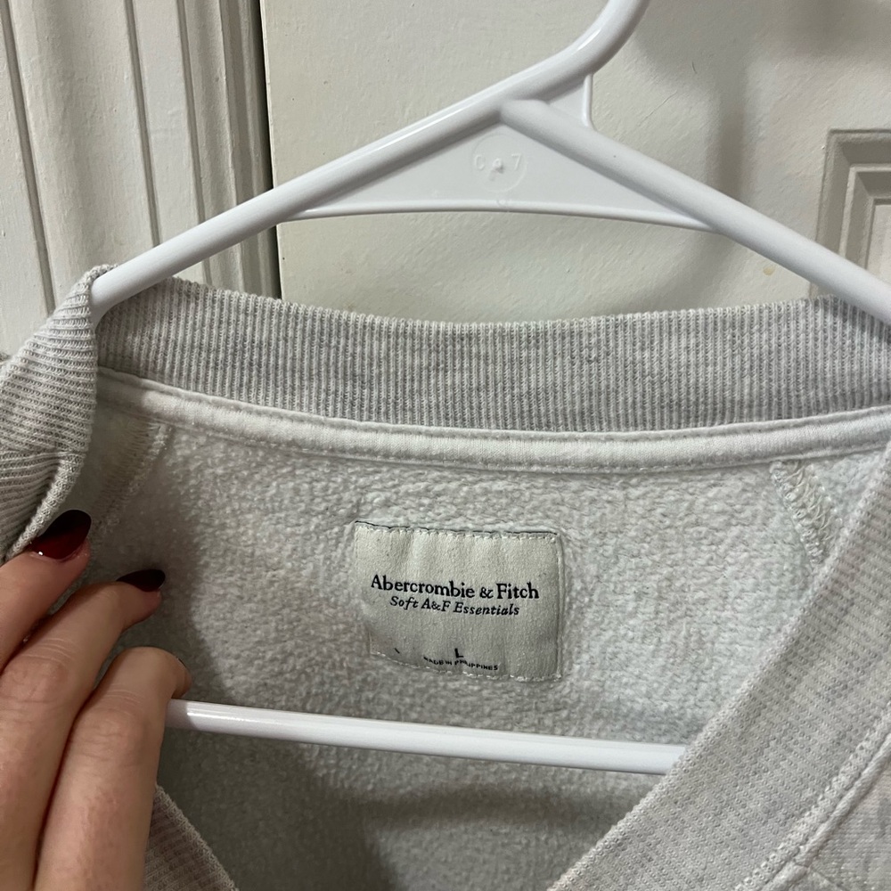 Abercrombie & Fitch Light Gray Pullover - Picture 2 of 3